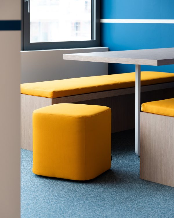 Il colore è un elemento protagonista del progetto per i nuovi uffici Ebury